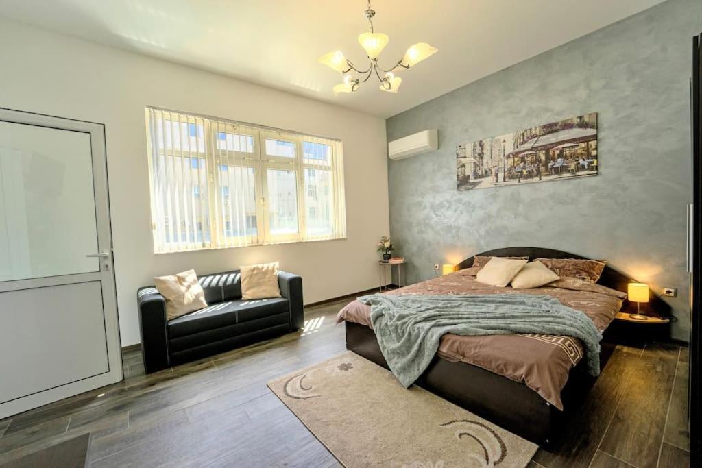 Cozy 2-Bedroom Flat In The Very Center Of Sofia Extérieur photo