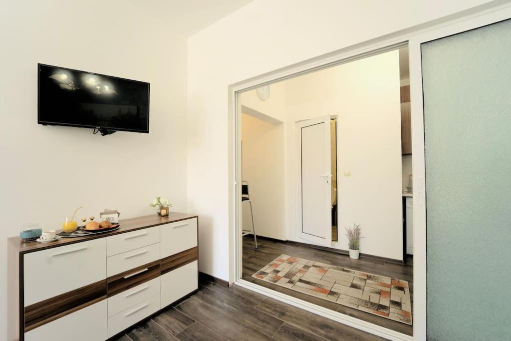 Cozy 2-Bedroom Flat In The Very Center Of Sofia Extérieur photo