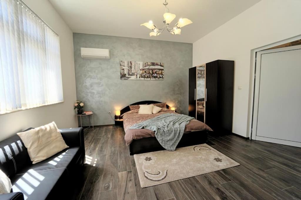 Cozy 2-Bedroom Flat In The Very Center Of Sofia Extérieur photo